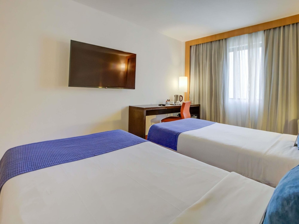 Habitación de categoría superior con 2 camas individuales del hotel Novotel Rj Santos Dumont. Foto 9