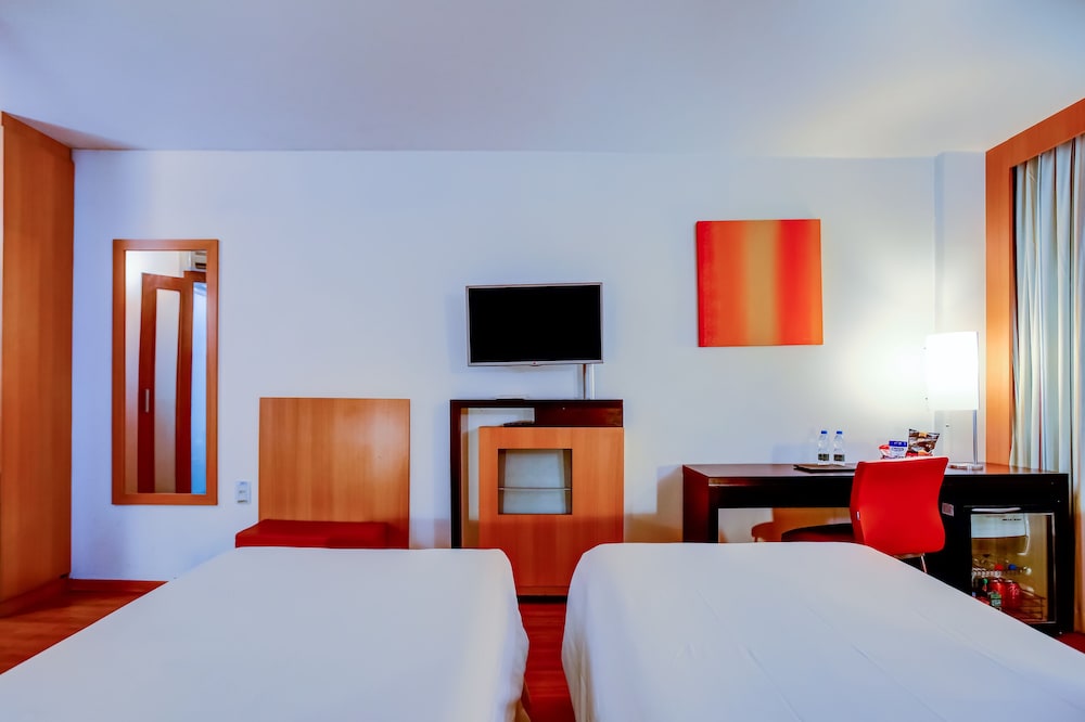 Habitación de categoría superior con 2 camas individuales del hotel Novotel Rj Santos Dumont. Foto 11