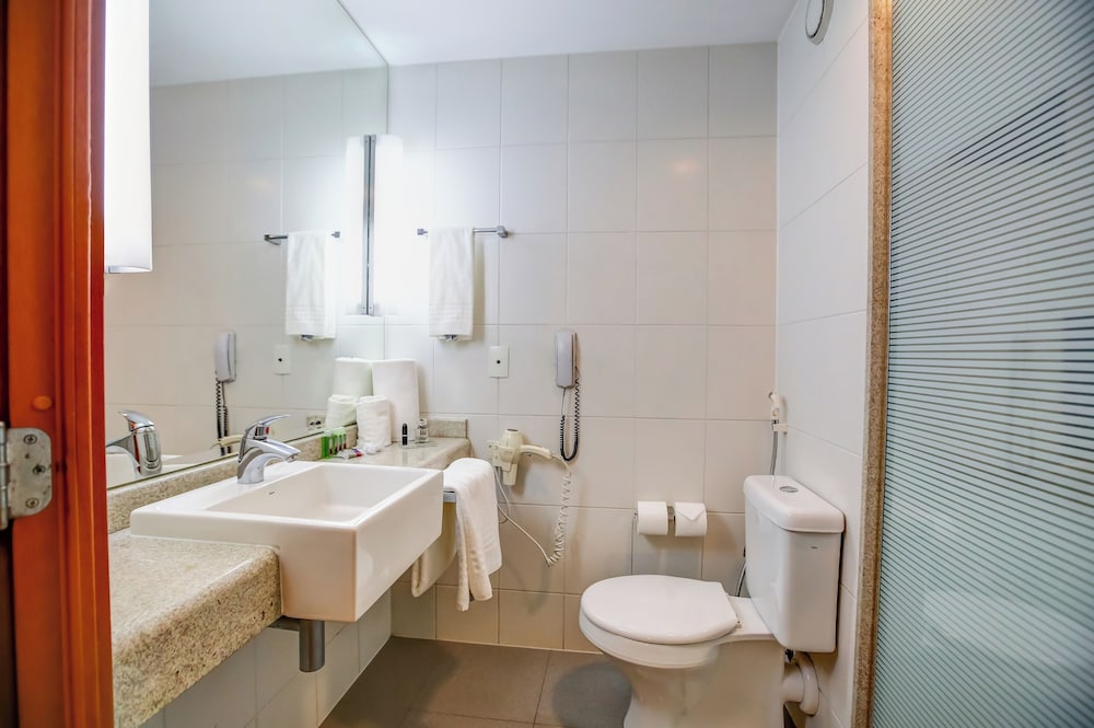 Habitación de categoría superior con 2 camas individuales del hotel Novotel Rj Santos Dumont. Foto 12