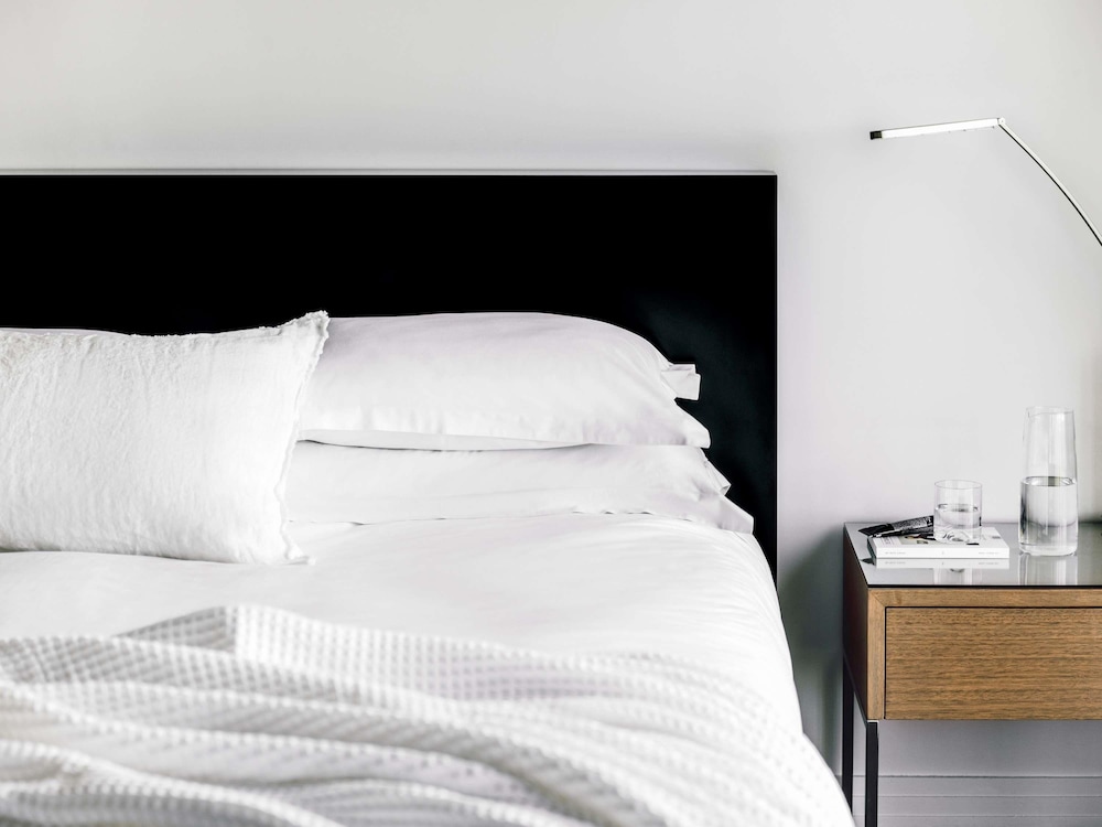 Habitación superior, 1 cama de matrimonio grande del hotel The Como Melbourne. Foto 3