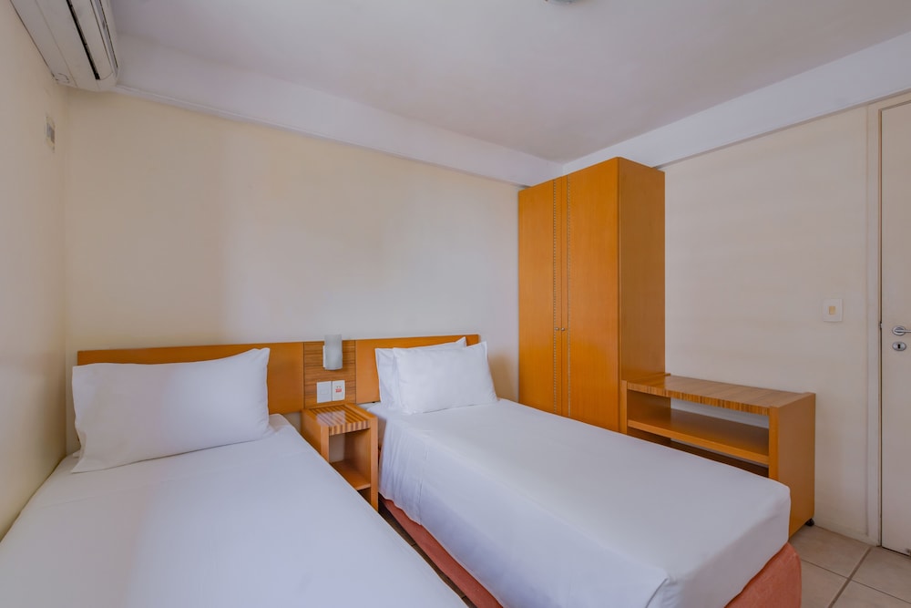 Apartamento familiar con 1 cama queen size, 2 camas individuales, cocina y balcón del hotel Mercure Fortaleza Meireles. Foto 10