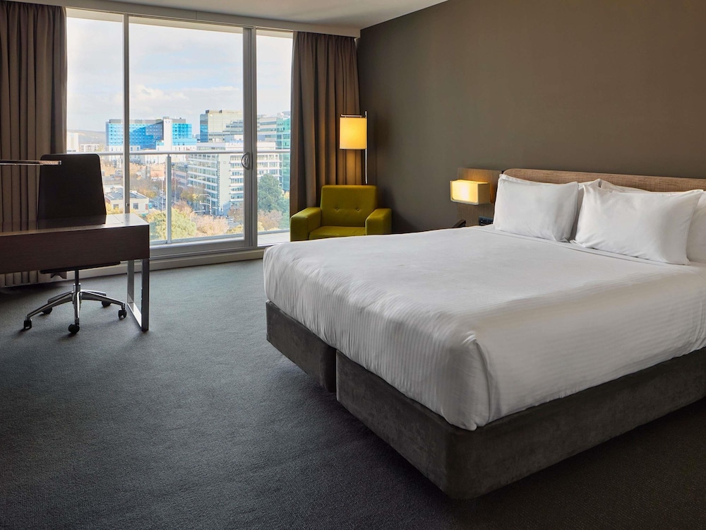 Habitación Premium Deluxe, 1 cama King Size, vistas al parque y balcón del hotel Pullman Adelaide