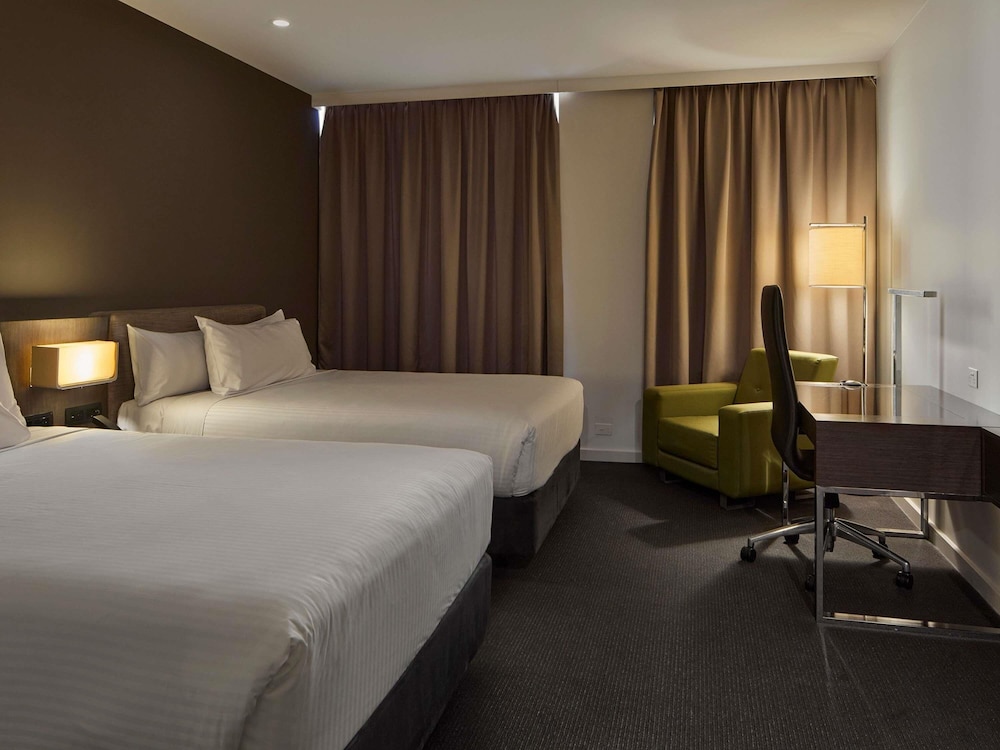 Habitación Premium Deluxe, 2 camas dobles, vistas al parque y balcón del hotel Pullman Adelaide. Foto 3