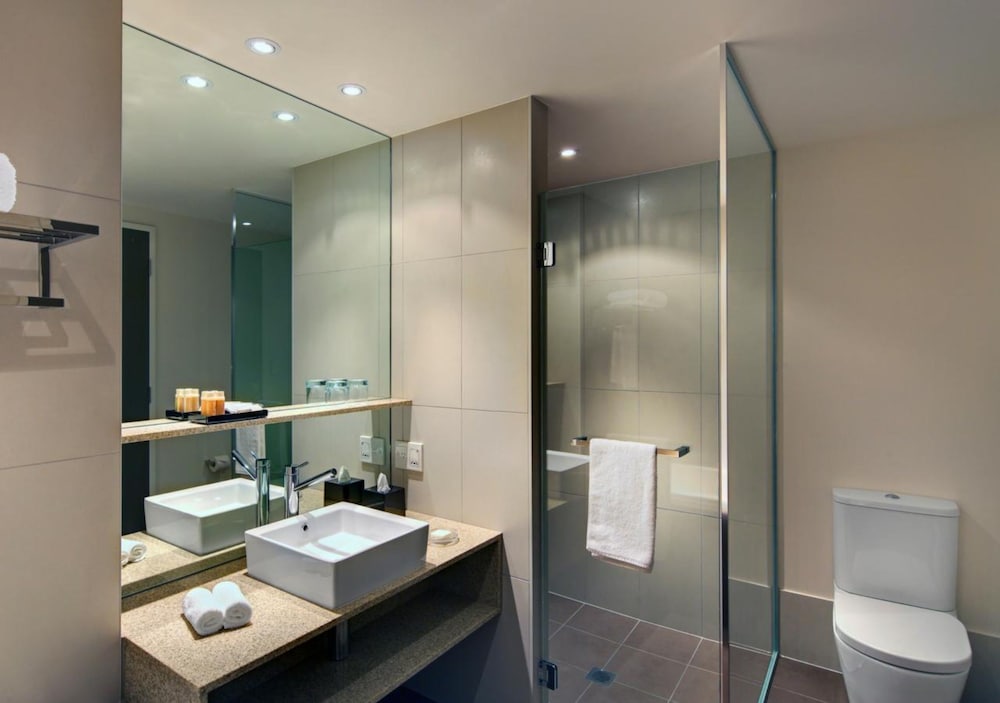 Suite Junior, Acceso al Salón, 1 cama King Size, vistas al parque y balcón del hotel Pullman Adelaide. Foto 6