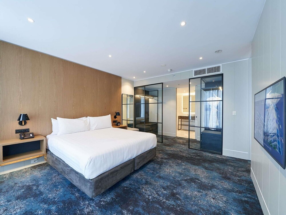 Suite Deluxe Ejecutiva, Acceso al Salón, 1 cama King Size, vistas al parque y balcón del hotel Pullman Adelaide. Foto 3