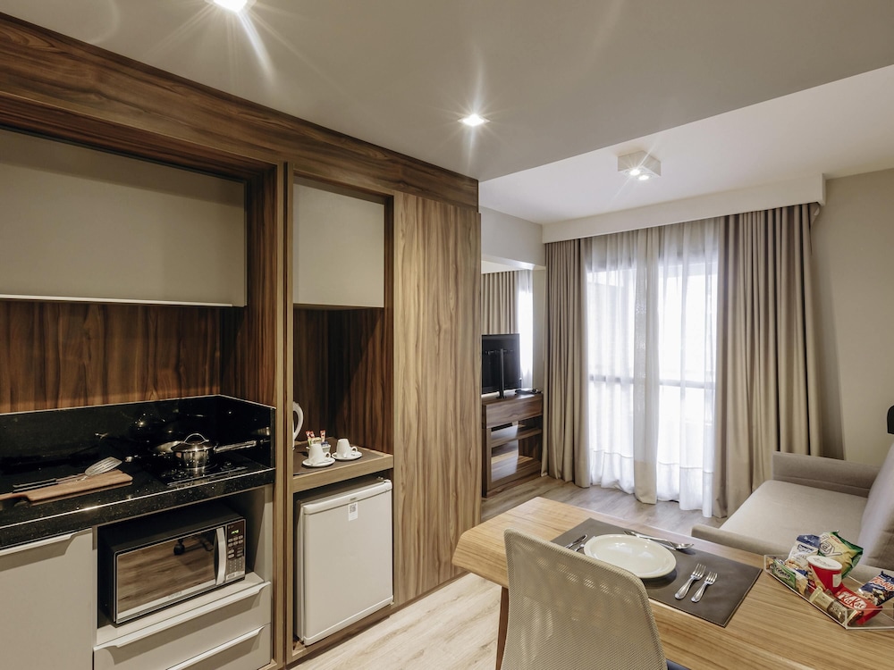 Apartamento Ejecutivo con 1 cama King Size y cocina equipada del hotel Mercure Curitiba Batel