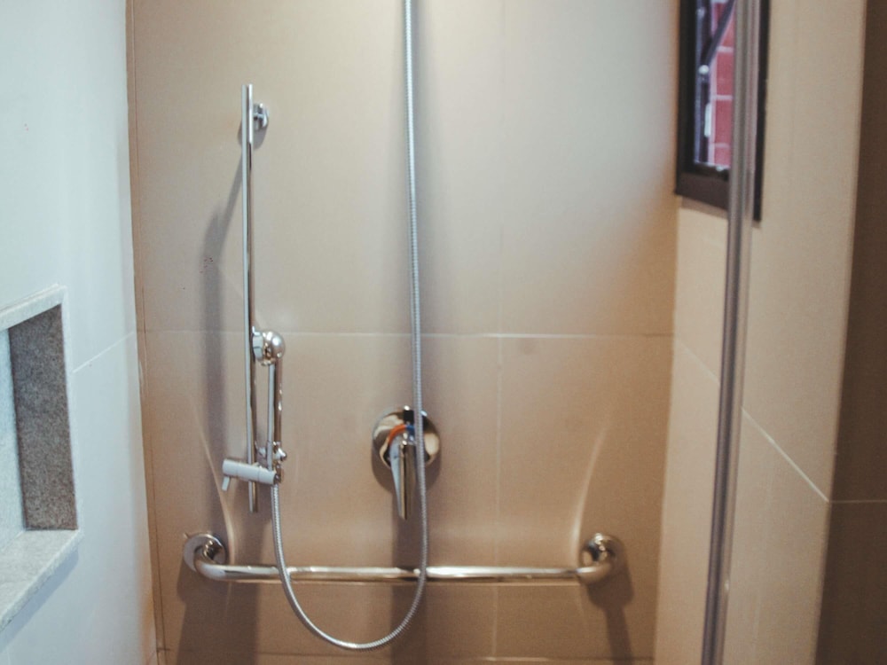 Apartamento Ejecutivo Adaptado - 1 cama King Size y balcón del hotel Mercure Curitiba Batel. Foto 5