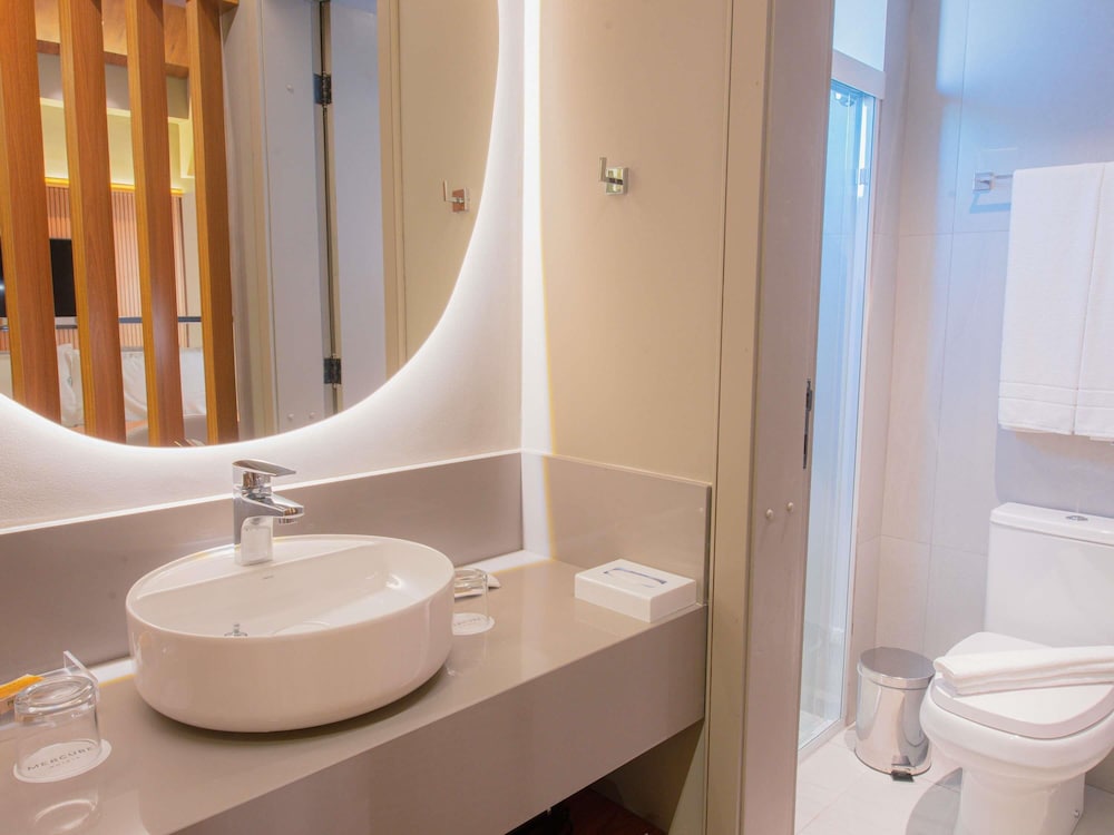 Suite Superior (1 cama King Size + 2 camas individuales o 1 cama King Size) del hotel Mercure Curitiba Batel. Foto 6