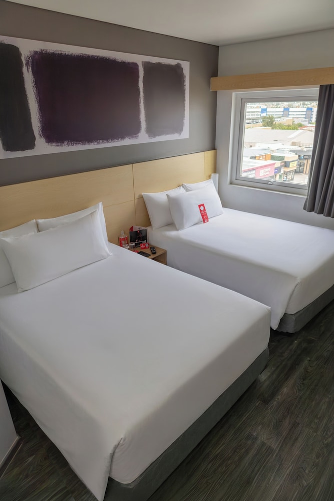 Habitación Estándar con 2 camas dobles del hotel Ibis Hermosillo