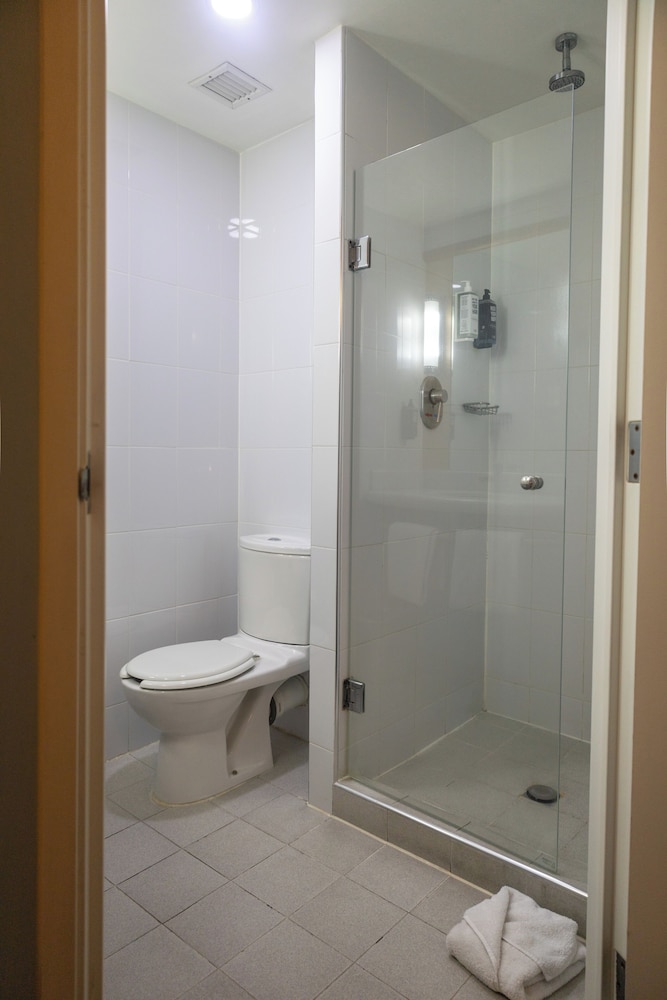 Habitación Estándar con 2 camas dobles del hotel Ibis Hermosillo. Foto 6