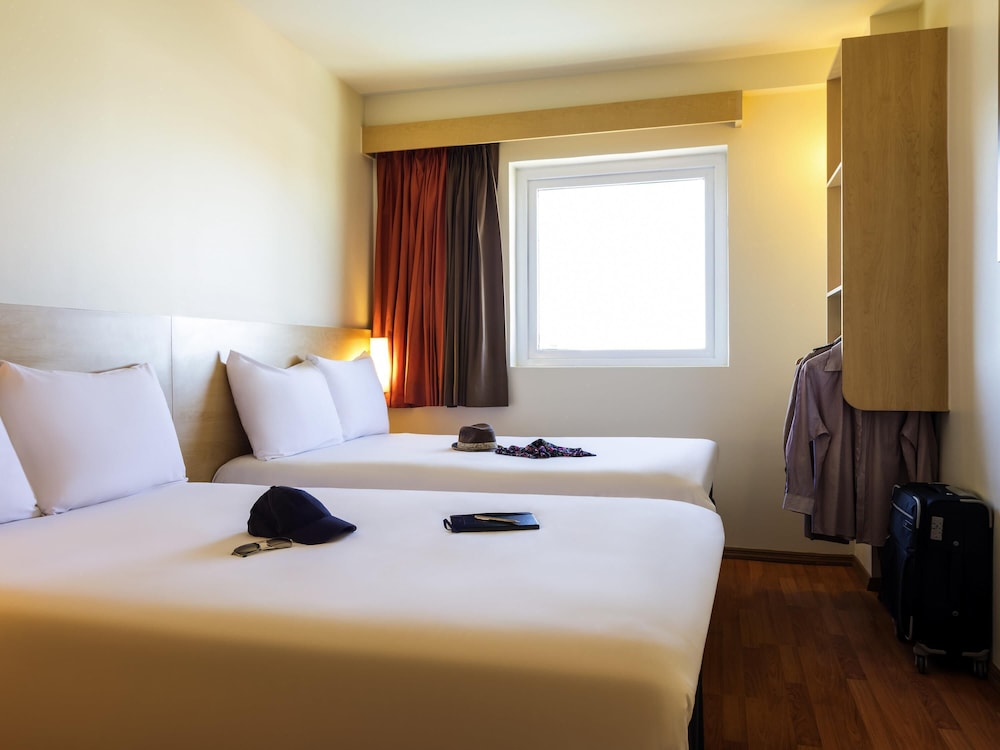 Habitación Estándar con 2 camas matrimoniales del hotel Ibis Juarez Consulado