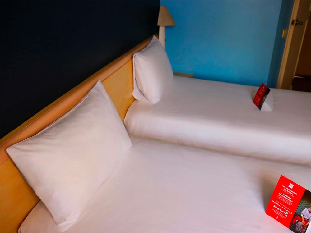 Habitación Estándar con 2 camas dobles del hotel Ibis Mexico Perinorte. Foto 2