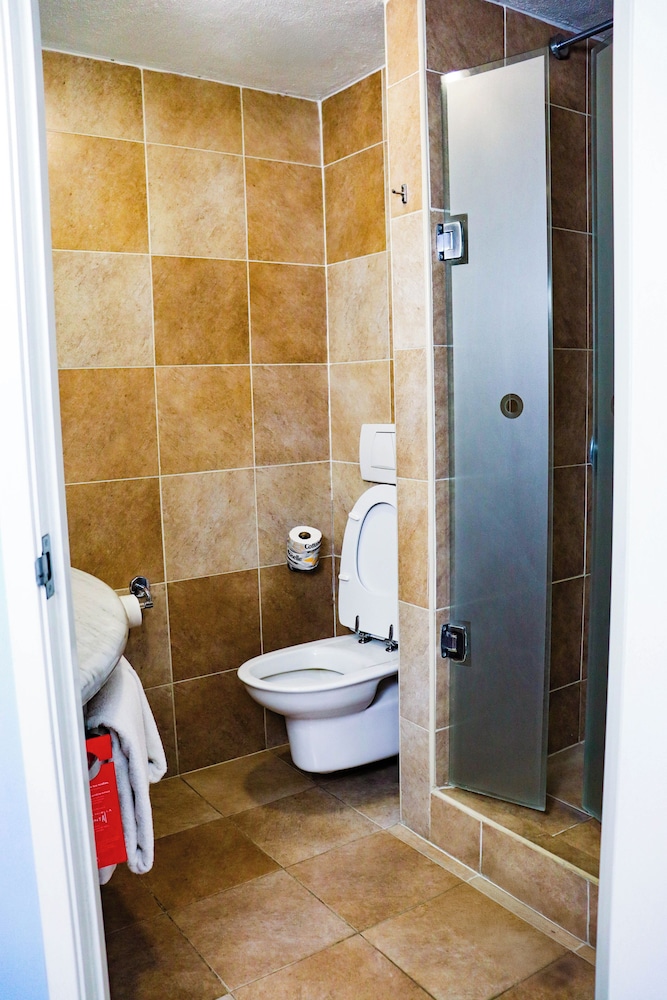 Habitación Estándar con 2 camas dobles del hotel Ibis Mexico Perinorte. Foto 4