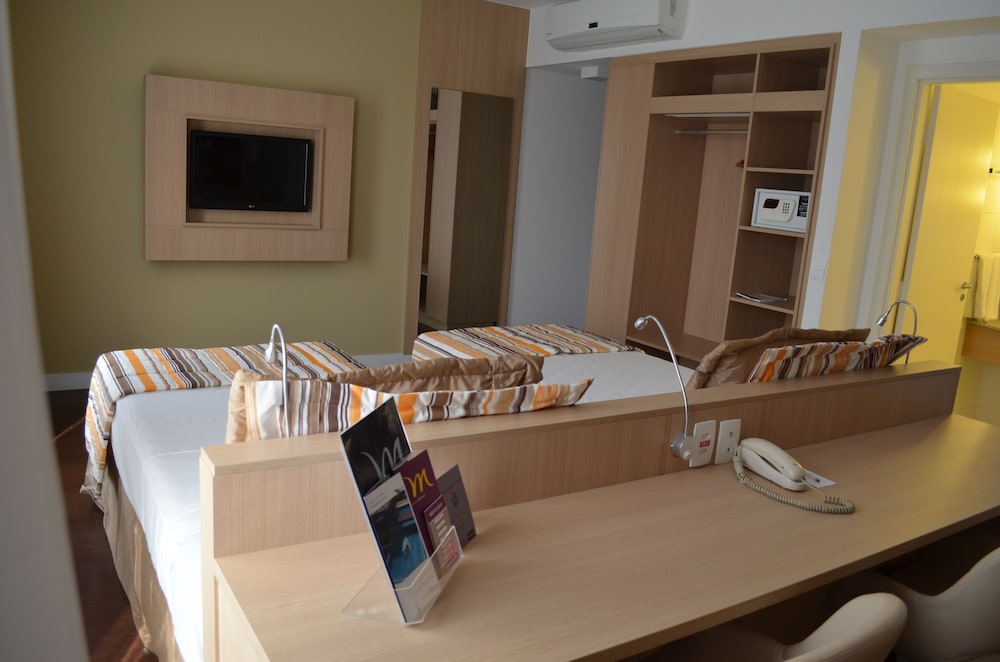 Habitación superior con 2 camas individuales del hotel Mercure Manaus. Foto 3