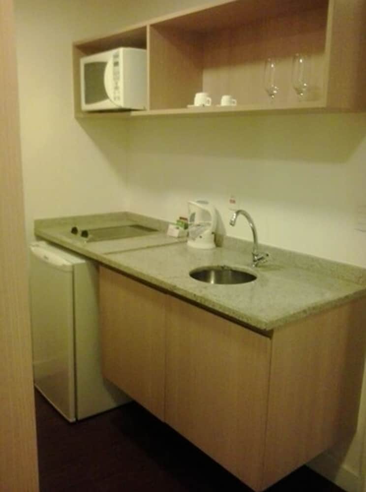 Habitación superior con 2 camas individuales del hotel Mercure Manaus. Foto 15