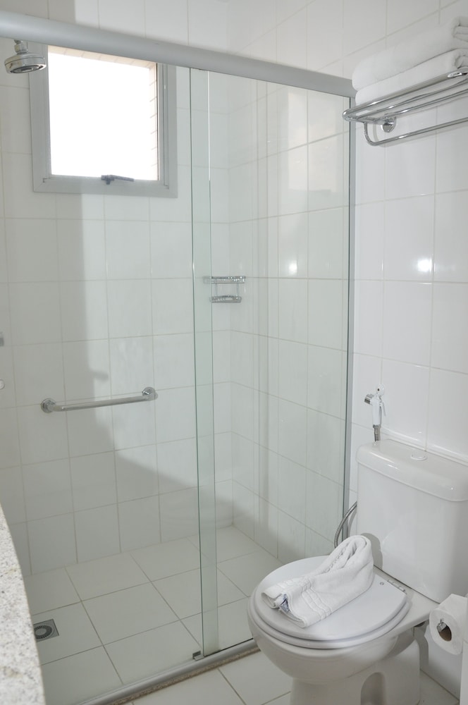 Habitación superior con 2 camas individuales del hotel Mercure Manaus. Foto 21