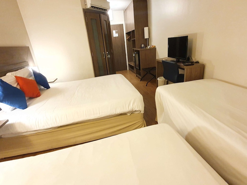 D3B - Habitación familiar con 1 cama doble y 2 camas individuales del hotel Novotel Manaus. Foto 2