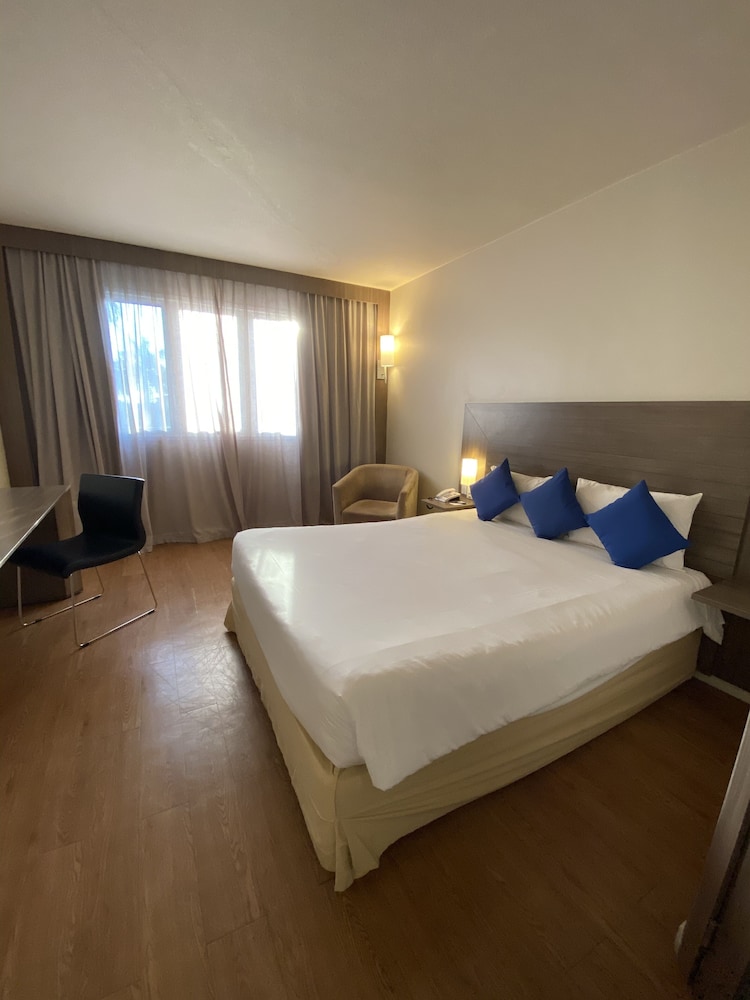 DBE - Habitación ejecutiva con 1 cama doble del hotel Novotel Manaus. Foto 1