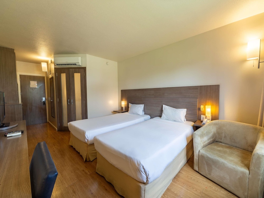 Habitación superior con 2 camas individuales del hotel Novotel Manaus. Foto 3
