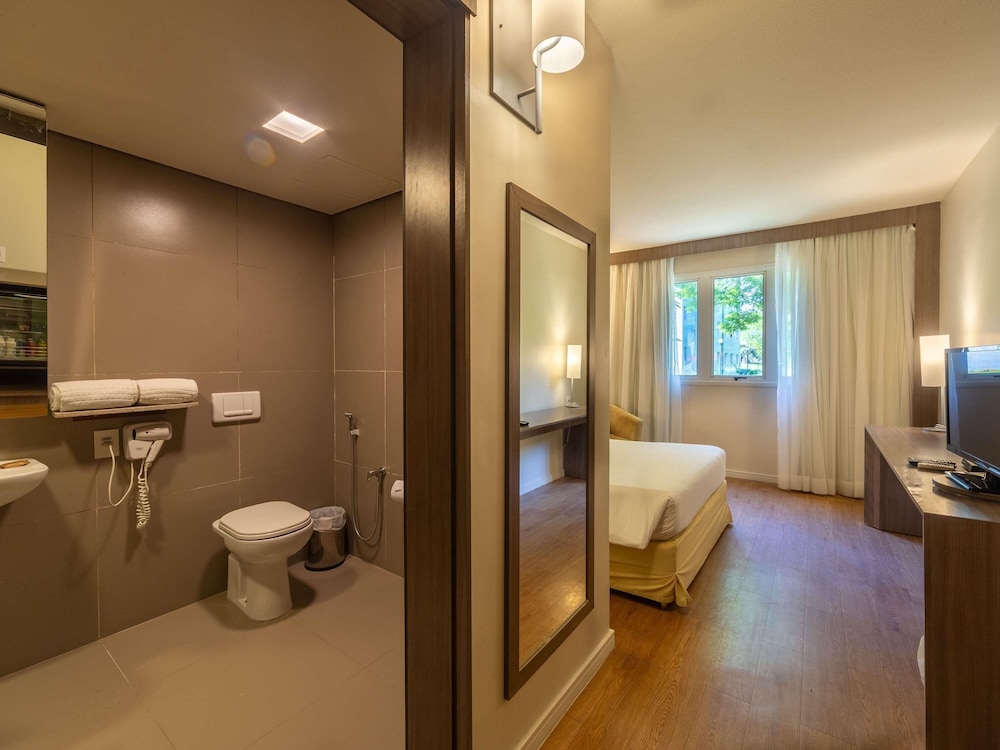 Apartamento superior con movilidad reducida, con cama doble del hotel Novotel Manaus. Foto 1