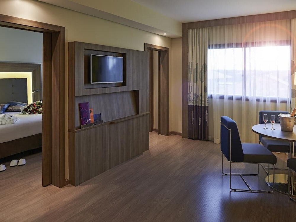 Suite Presidencial con 1 cama king - size del hotel Novotel Campo Grande. Foto 1