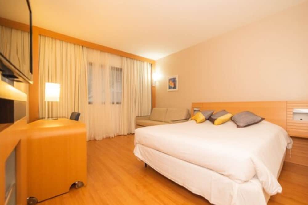 Apartamento Superior con cama doble y sofá - cama del hotel Novotel Campo Grande. Foto 3