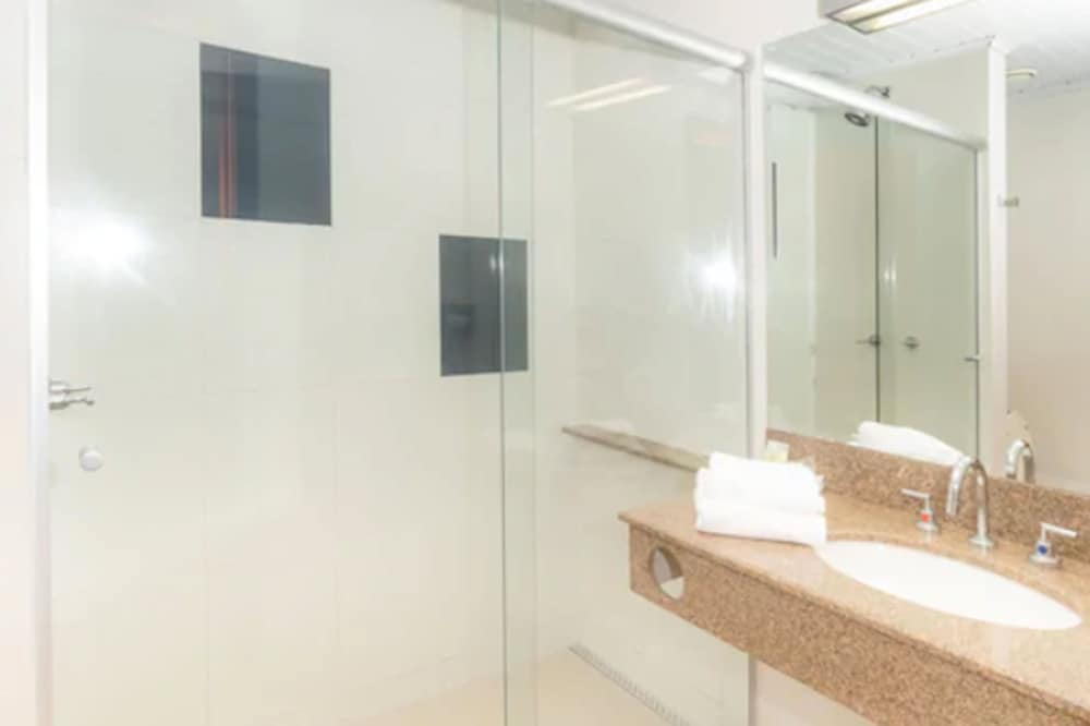 Apartamento Superior con cama doble y sofá - cama del hotel Novotel Campo Grande. Foto 10