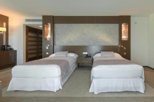 Habitación Doble Superior Executive - 2 camas - Solo adultos - Acceso a Crown Level del hotel Riu Plaza Guadalajara. Foto 1