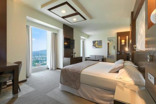 Habitación Superior Executive - cama extragrande - Solo adultos - Acceso a Crown Level del hotel Riu Plaza Guadalajara. Foto 3