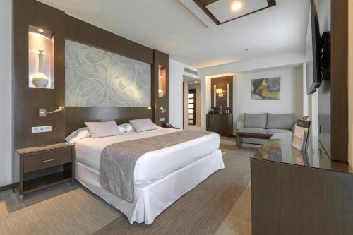 Habitación Executive - cama extragrande - Solo adultos - Acceso a Crown Level del hotel Riu Plaza Guadalajara. Foto 5