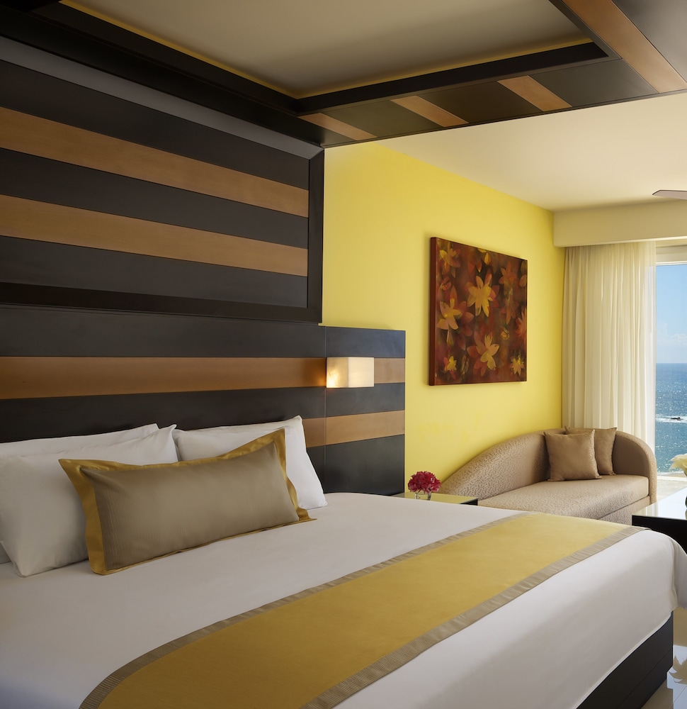 Suite Junior con cama king, frente al mar del hotel Secrets Huatulco Resort and Spa - Adults Only - All Inclusive. Foto 1
