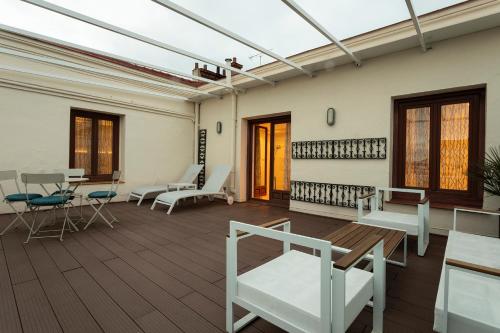 Suite Junior con terraza del hotel Petit Palace Lealtad Plaza