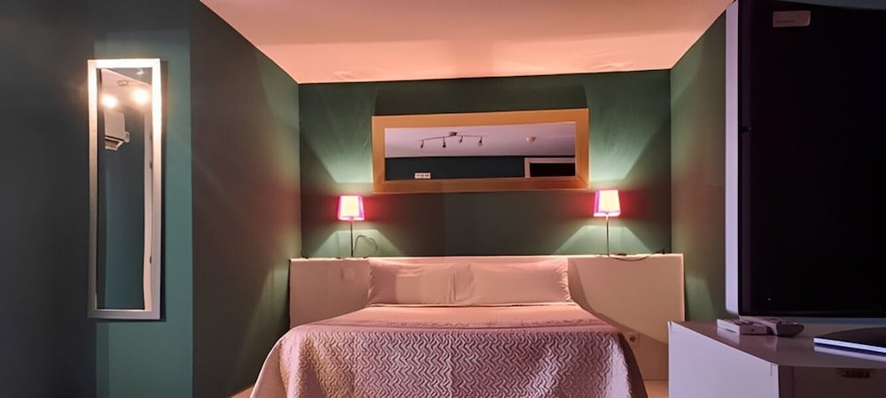 Habitación con 1 cama doble o 2 individuales del hotel Aravaca Garden. Foto 4