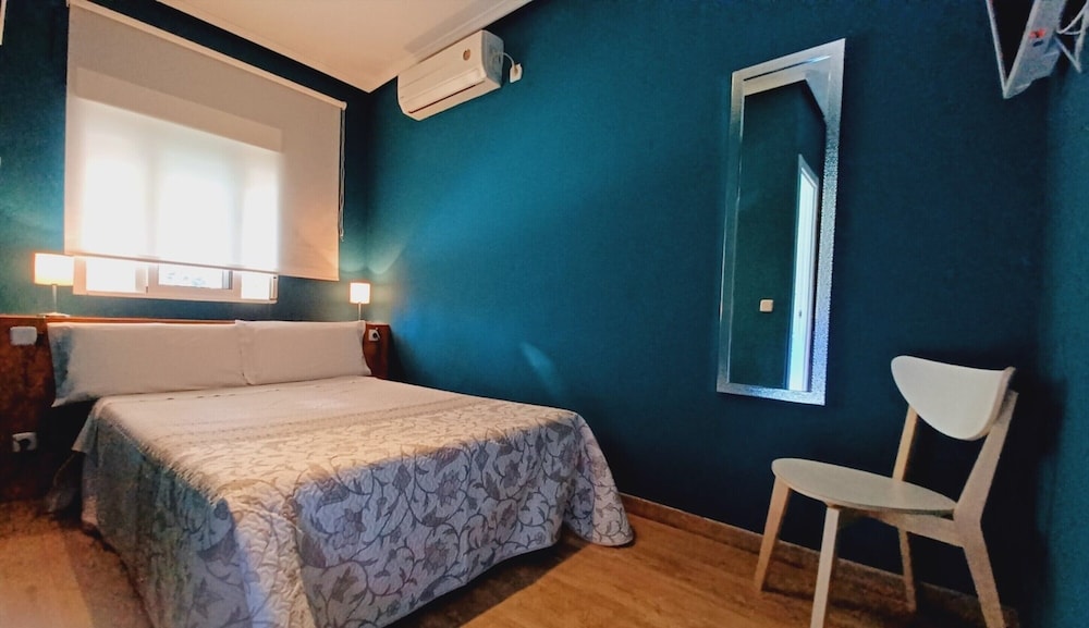 Habitación con 1 cama doble o 2 individuales del hotel Aravaca Garden. Foto 5
