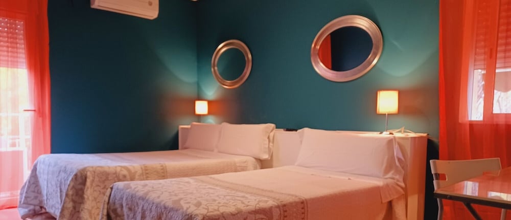 Habitación con 1 cama doble o 2 individuales del hotel Aravaca Garden. Foto 9