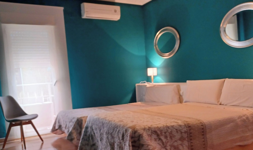 Habitación triple Confort del hotel Aravaca Garden. Foto 3