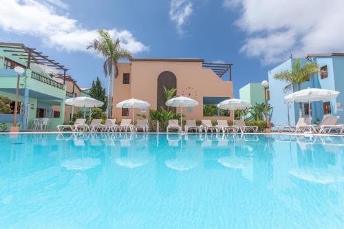 Apartamento con vistas a la piscina del hotel Club Vista Serena. Foto 2