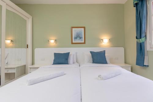 Apartamento doble con 2 camas para parejas del hotel Club Vista Serena. Foto 1
