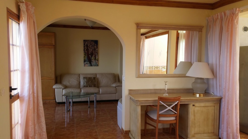 Suite de luna de miel, 1 cama de matrimonio grande, bañera de hidromasaje del hotel Estrella Del Norte. Foto 8