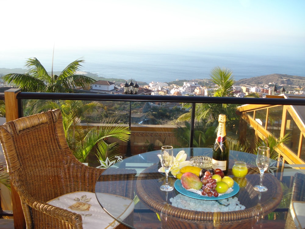 Apartamento superior, terraza, vistas al mar del hotel Estrella Del Norte. Foto 1