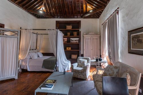 Suite 1 Cama king Vista ciudad Sofá Cama incluido kitchenette del hotel Isla Baja Suites. Foto 2