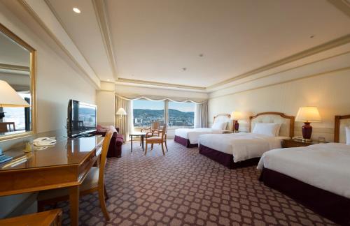 Habitación Triple Premium con vistas a la montaña - No fumadores del hotel Nikko Princess Kyoto