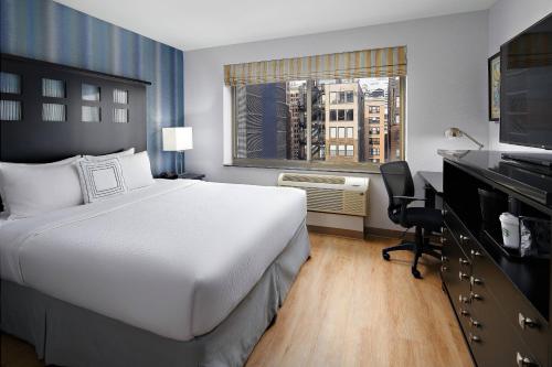 Habitación Superior con cama extragrande del hotel Fairfield Inn and Suites Ny Manhattan Chelsea