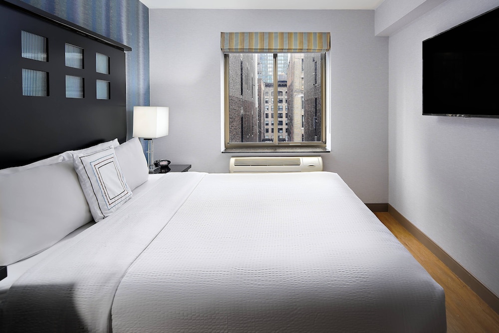 Habitación, 1 cama de matrimonio grande, notificación por teléfono o timbre (Roll - in Shower) del hotel Fairfield Inn and Suites Ny Manhattan Chelsea