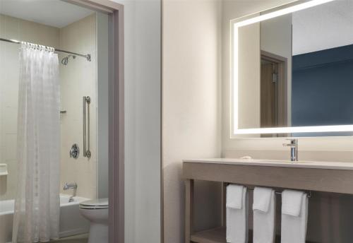 Habitación Doble - Planta superior - 2 camas dobles del hotel Hyatt Place Secaucus/meadowlands. Foto 2