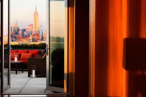 Habitación Doble con cama grande - Nivel club del hotel Sheraton Tribeca. Foto 11