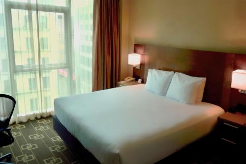 Habitación Deluxe con cama extragrande - No fumadores del hotel Wyndham Garden Chinatown
