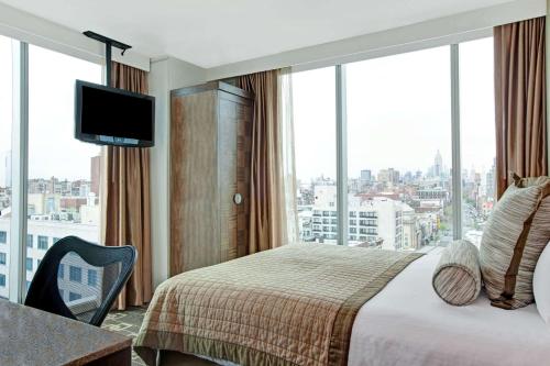 Habitación Deluxe con cama extragrande - No fumadores del hotel Wyndham Garden Chinatown. Foto 1