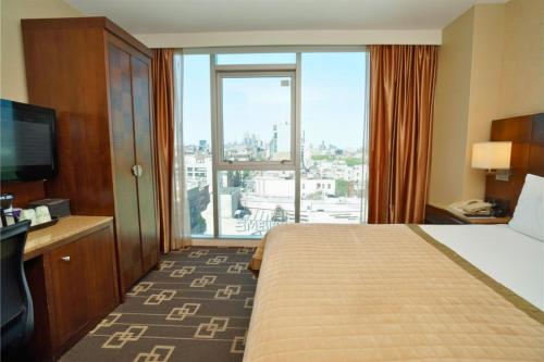 Habitación Deluxe - 1 cama grande - Planta superior del hotel Wyndham Garden Chinatown. Foto 5
