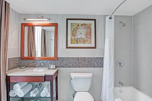 Habitación Executive con balcón - 1 cama grande - Planta alta del hotel Wyndham Garden Chinatown. Foto 1